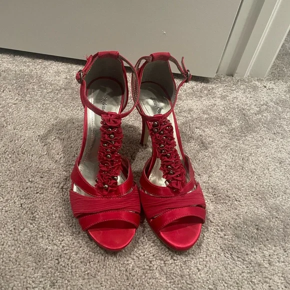 Size 8 red heels - Picture 4 of 6